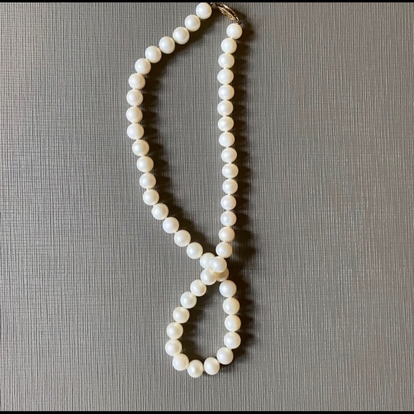 Priced to sell! White Freshwater High Quality Pearl Necklace - Picture 5 of 5